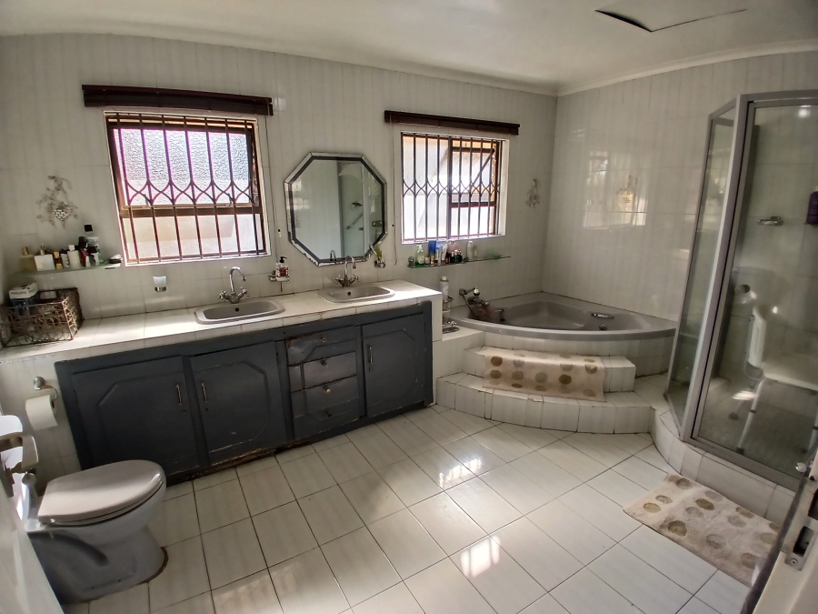 4 Bedroom Property for Sale in Zinniaville North West